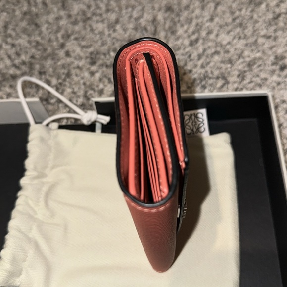 NIB Loewe Anagram Small Vertical Wallet in Pink Tulip - Picture 3 of 9